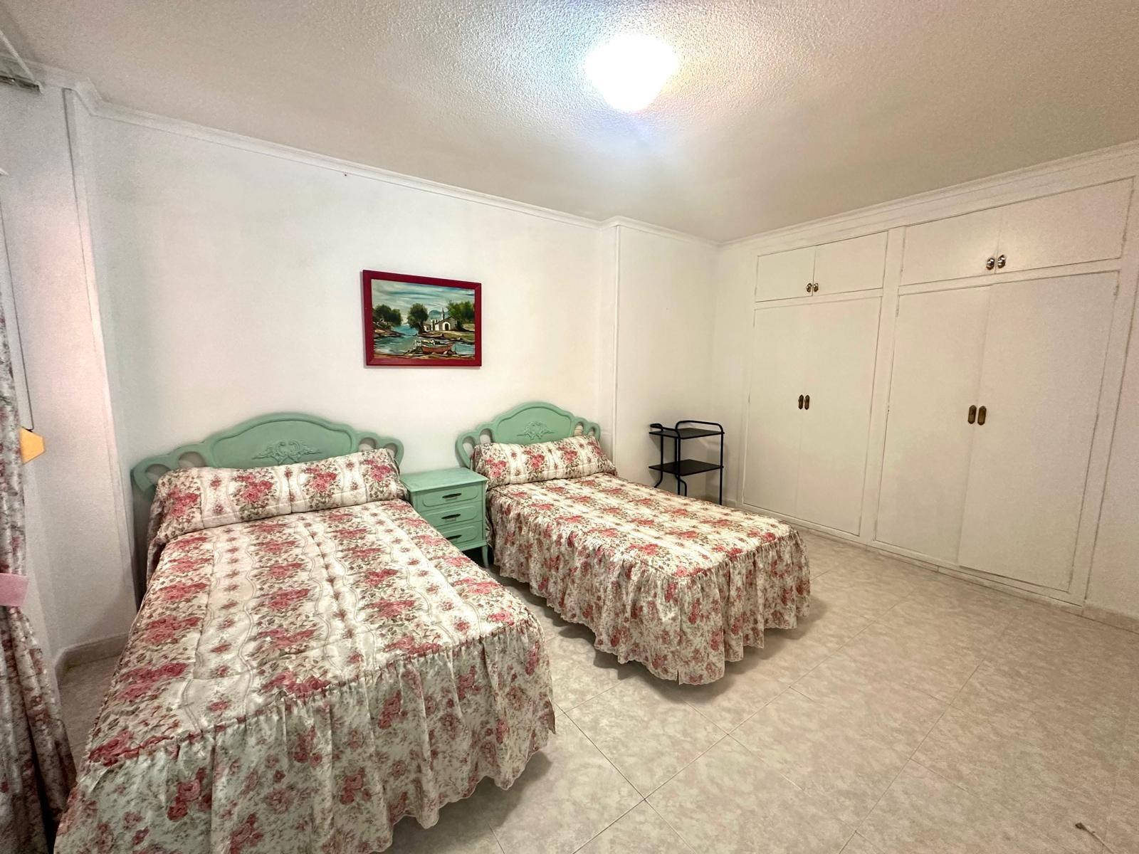 For sale - 3 Bedroom 2 Bathroom Apartment in Torrevieja - Centro  - Alicante