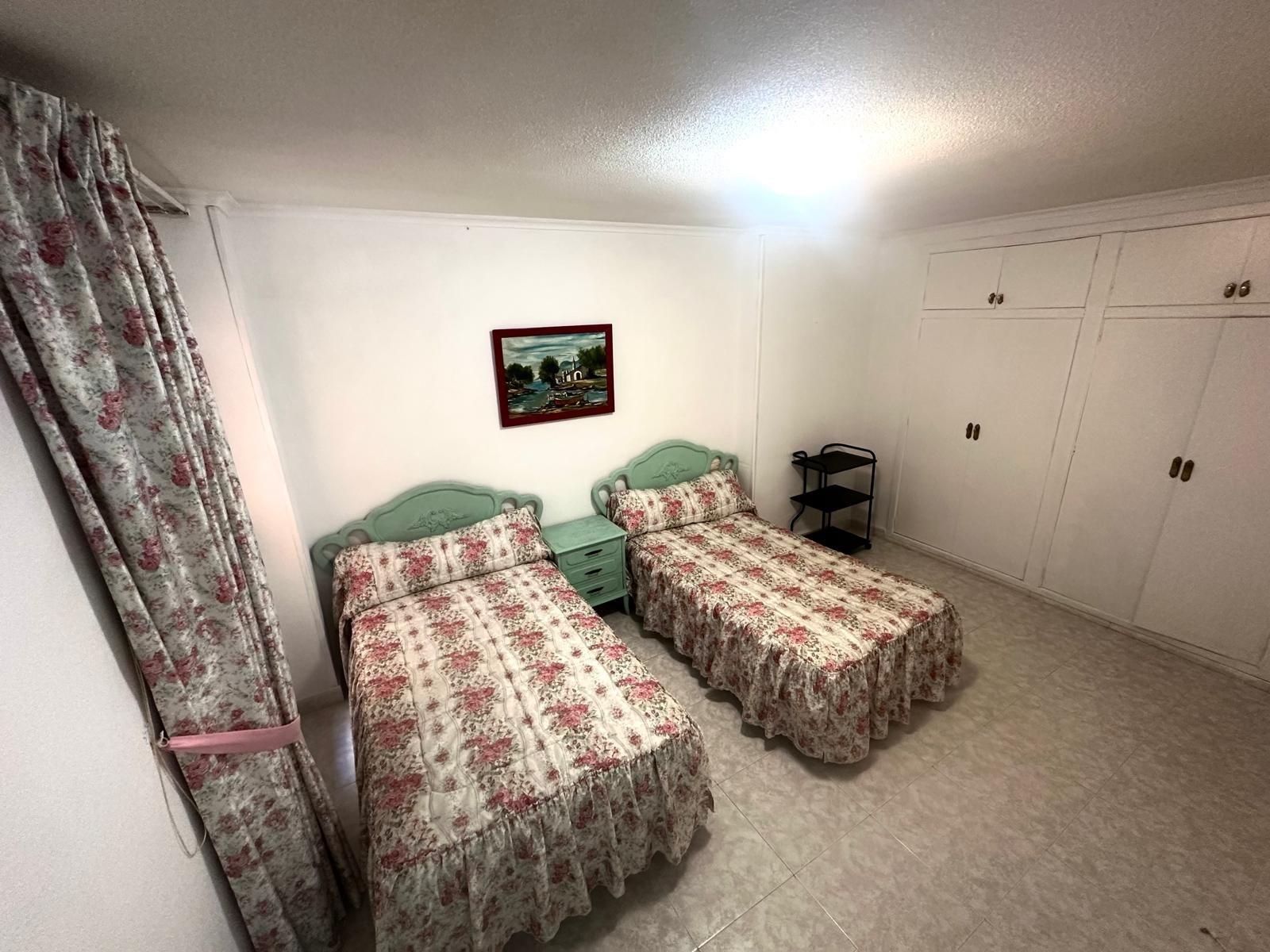 For sale - 3 Bedroom 2 Bathroom Apartment in Torrevieja - Centro  - Alicante