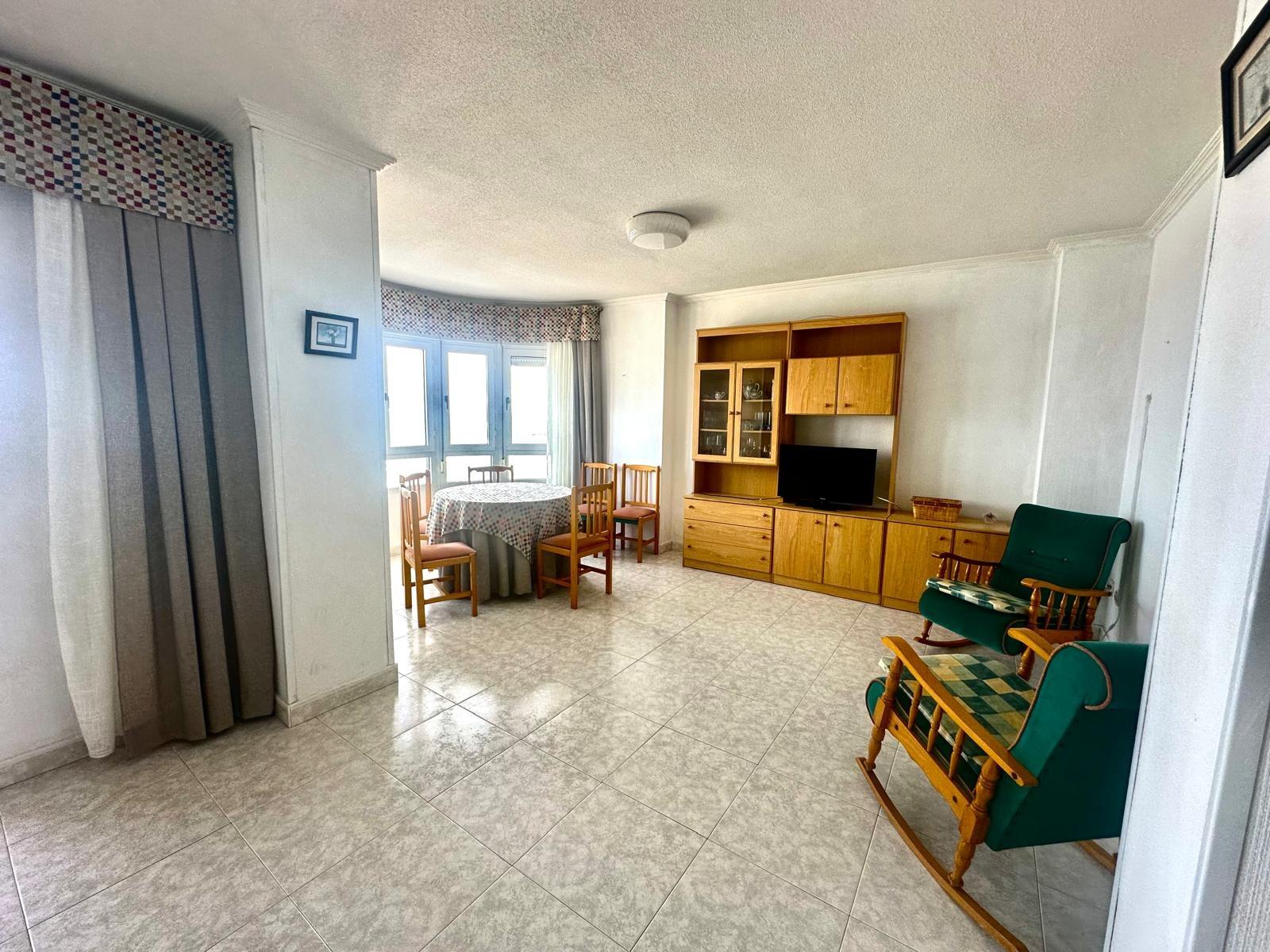 For sale - 3 Bedroom 2 Bathroom Apartment in Torrevieja - Centro  - Alicante