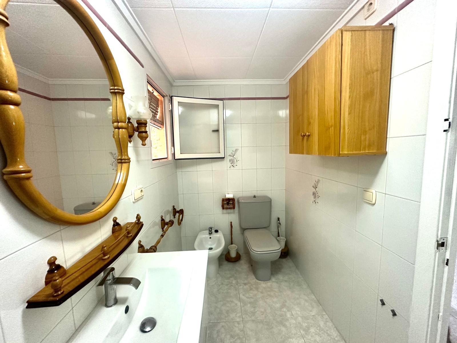For sale - 3 Bedroom 2 Bathroom Apartment in Torrevieja - Centro  - Alicante