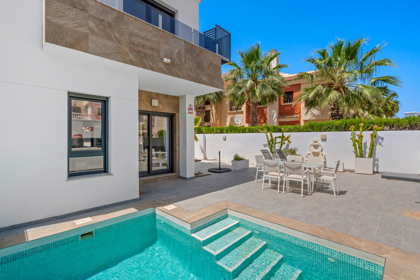 For sale - 3 Bedroom 3 Bathroom Villa in Torrevieja - Costa Blanca  - Alicante