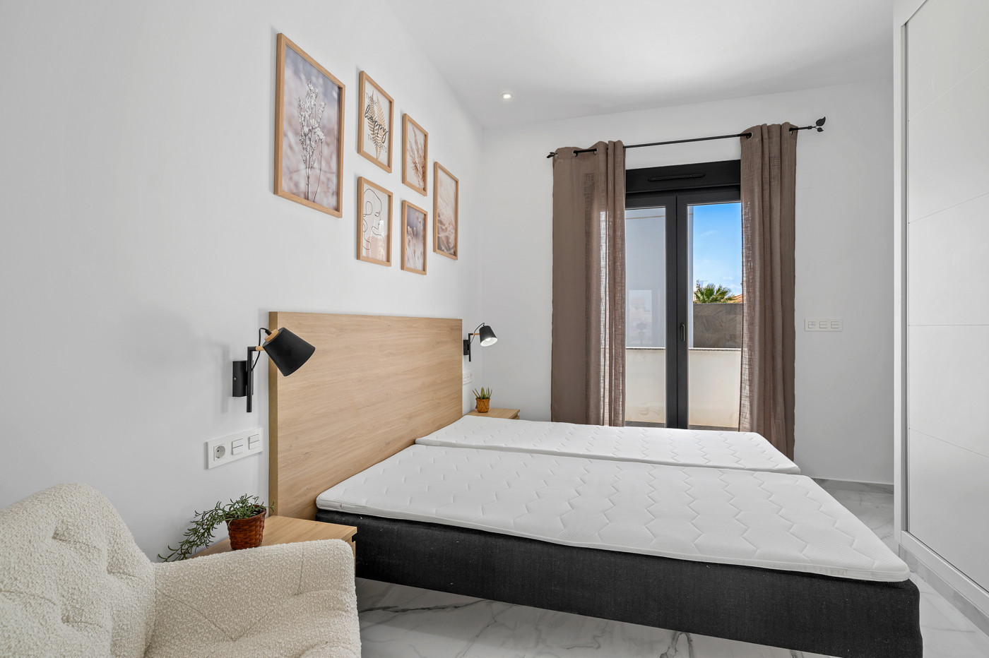 For sale - 3 Bedroom 3 Bathroom Villa in Torrevieja - Costa Blanca  - Alicante