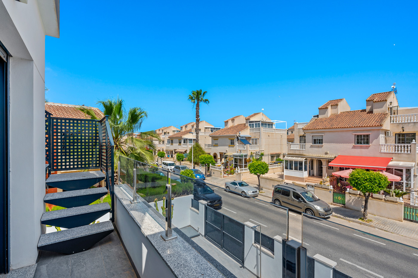 For sale - 3 Bedroom 3 Bathroom Villa in Torrevieja - Costa Blanca  - Alicante