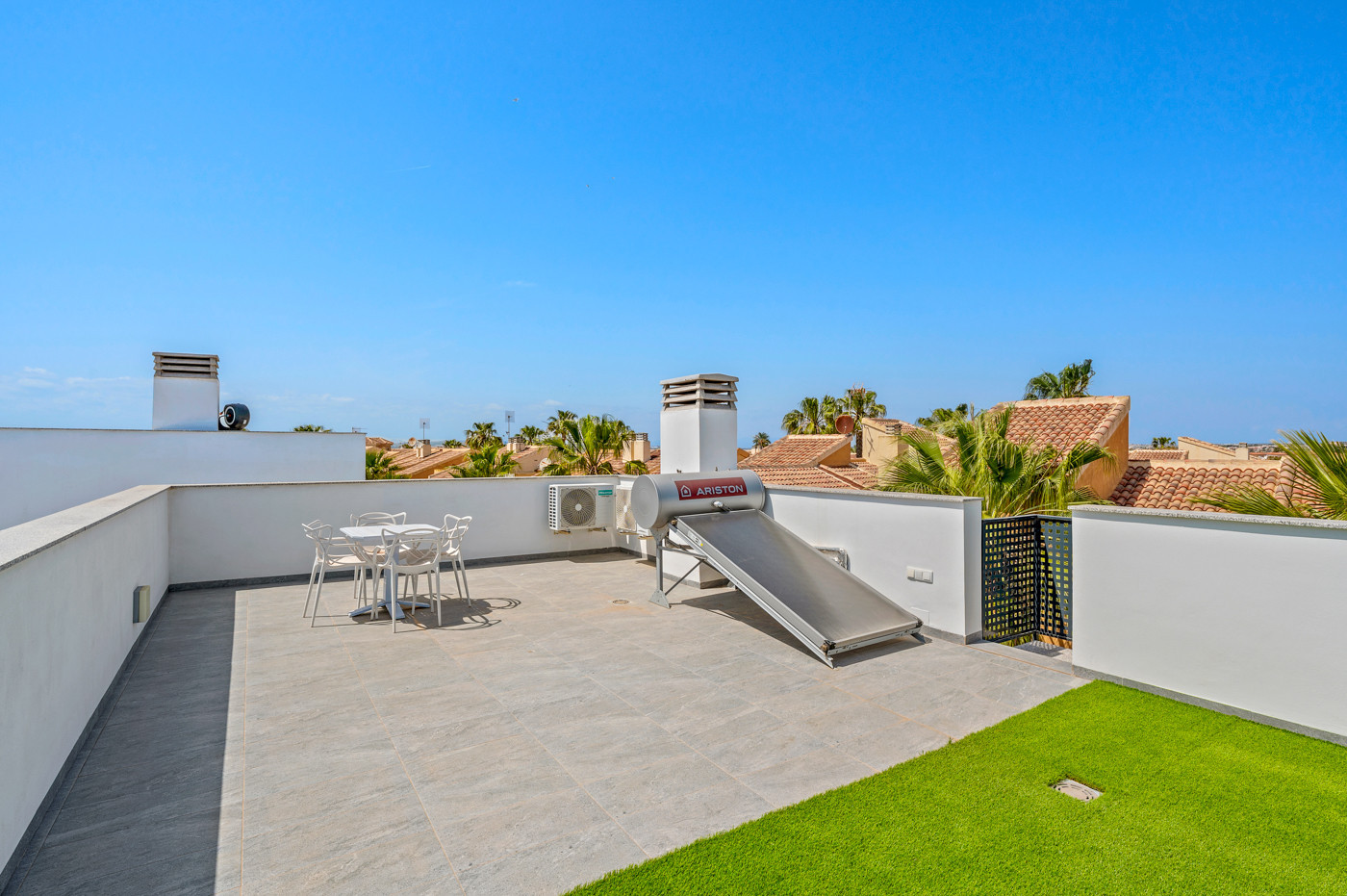 For sale - 3 Bedroom 3 Bathroom Villa in Torrevieja - Costa Blanca  - Alicante