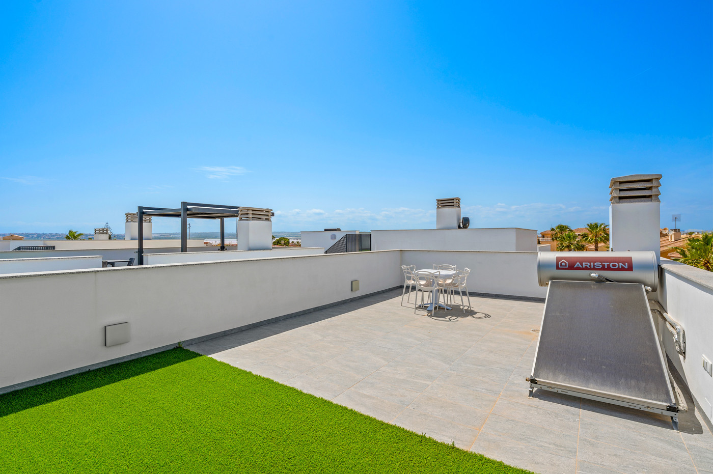 For sale - 3 Bedroom 3 Bathroom Villa in Torrevieja - Costa Blanca  - Alicante