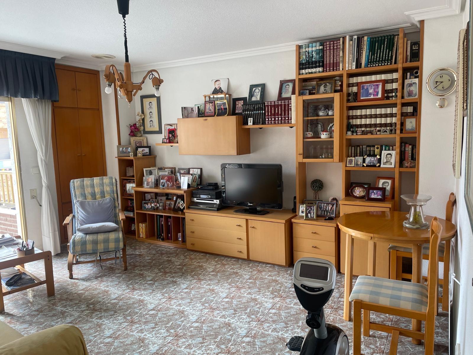 For sale - 4 Bedroom 2 Bathroom Apartment in Torrevieja - Centro  - Alicante