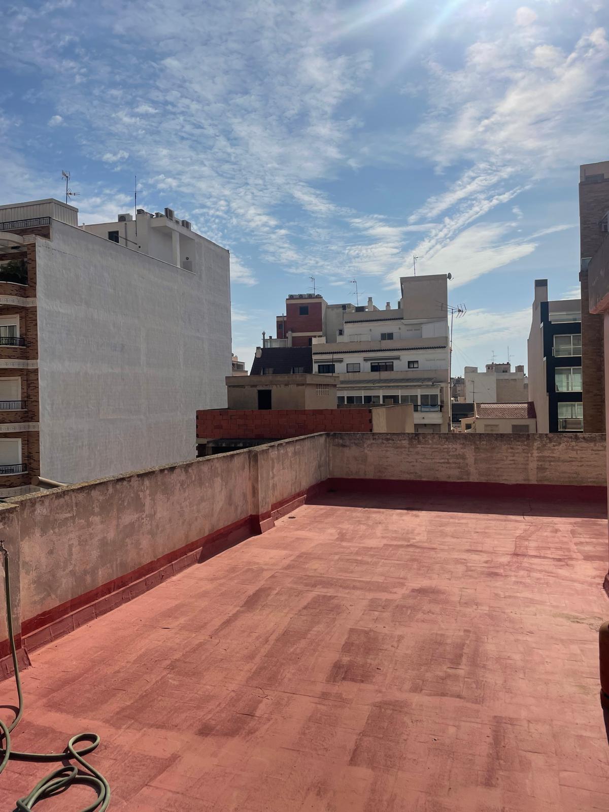 For sale - 4 Bedroom 2 Bathroom Apartment in Torrevieja - Centro  - Alicante