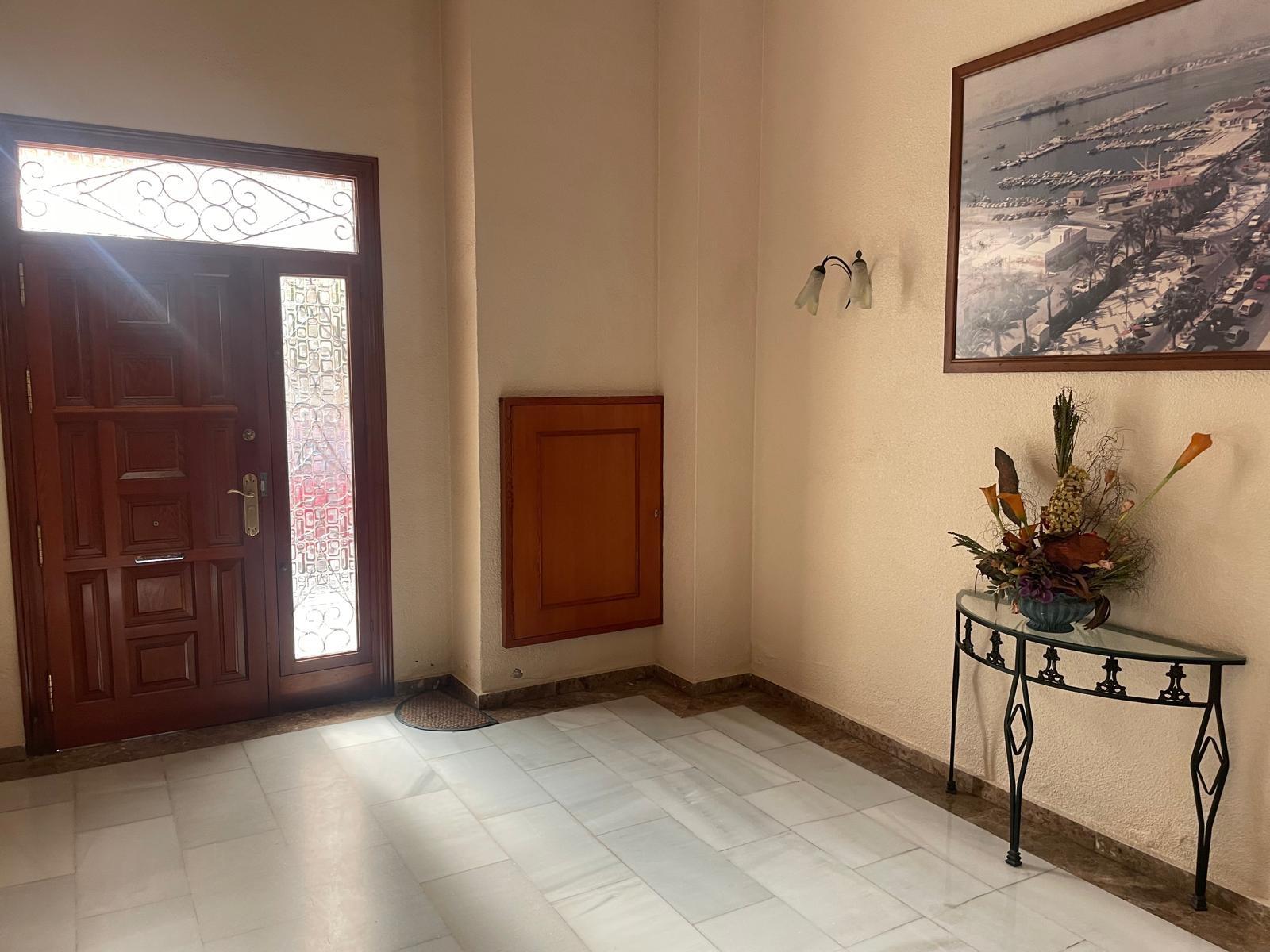 For sale - 4 Bedroom 2 Bathroom Apartment in Torrevieja - Centro  - Alicante