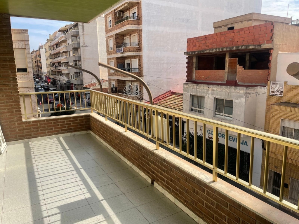 4 Bedroom 2 Bathroom Apartment in Torrevieja