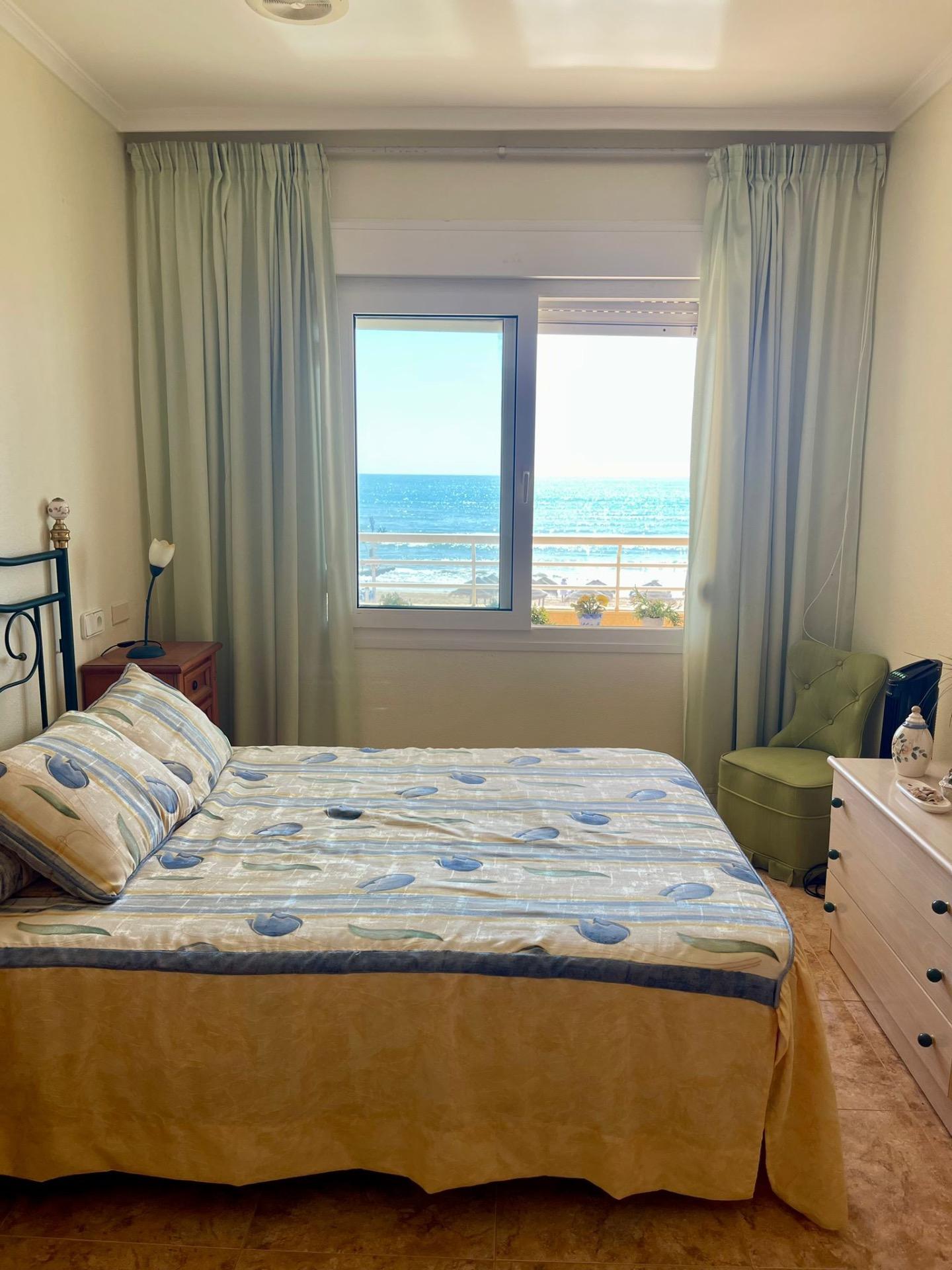 For sale - 3 Bedroom 2 Bathroom Apartment in Torrevieja - La Mata  - Alicante
