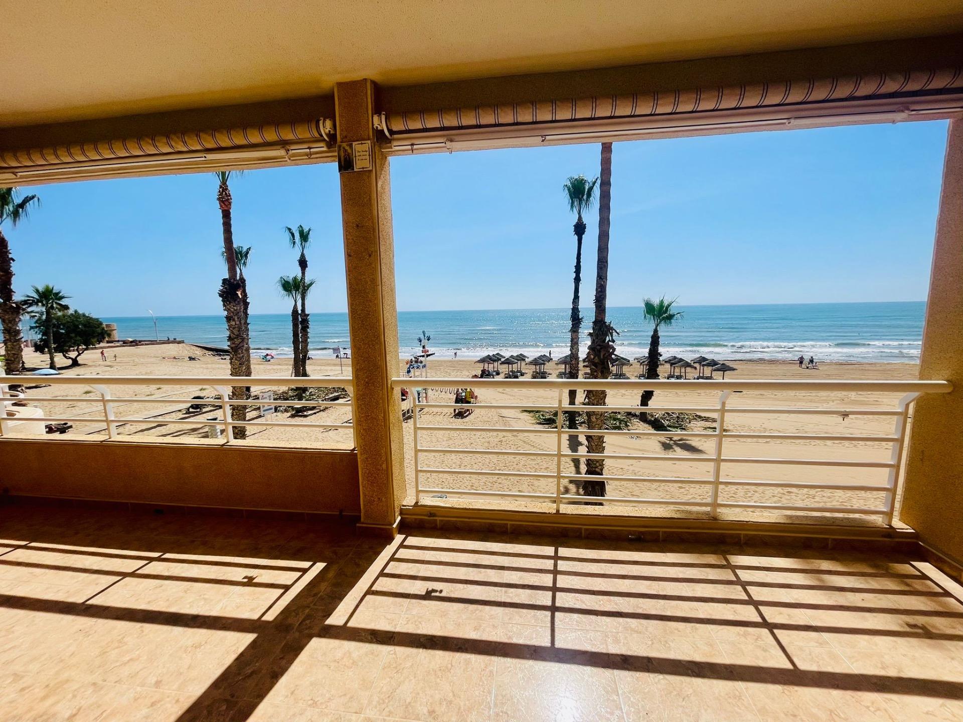 For sale - 3 Bedroom 2 Bathroom Apartment in Torrevieja - La Mata  - Alicante