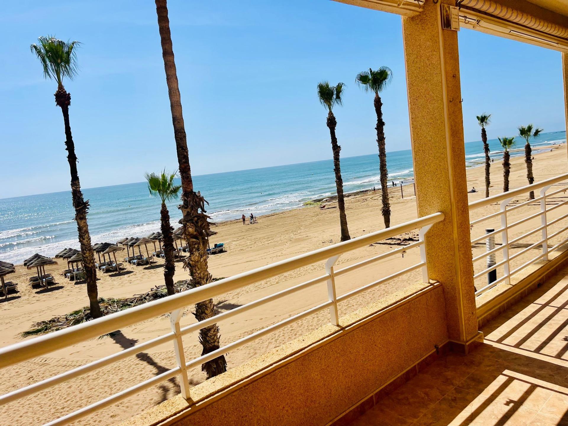 For sale - 3 Bedroom 2 Bathroom Apartment in Torrevieja - La Mata  - Alicante
