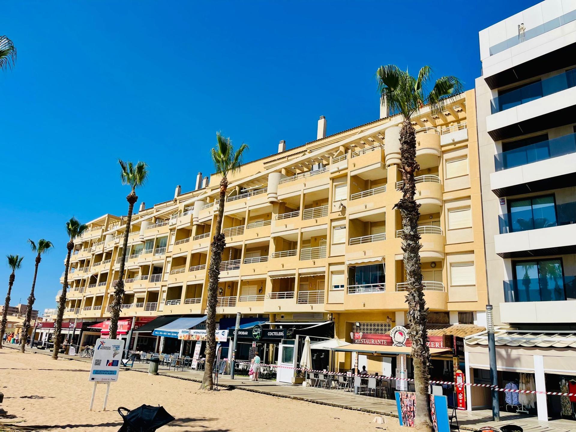 For sale - 3 Bedroom 2 Bathroom Apartment in Torrevieja - La Mata  - Alicante