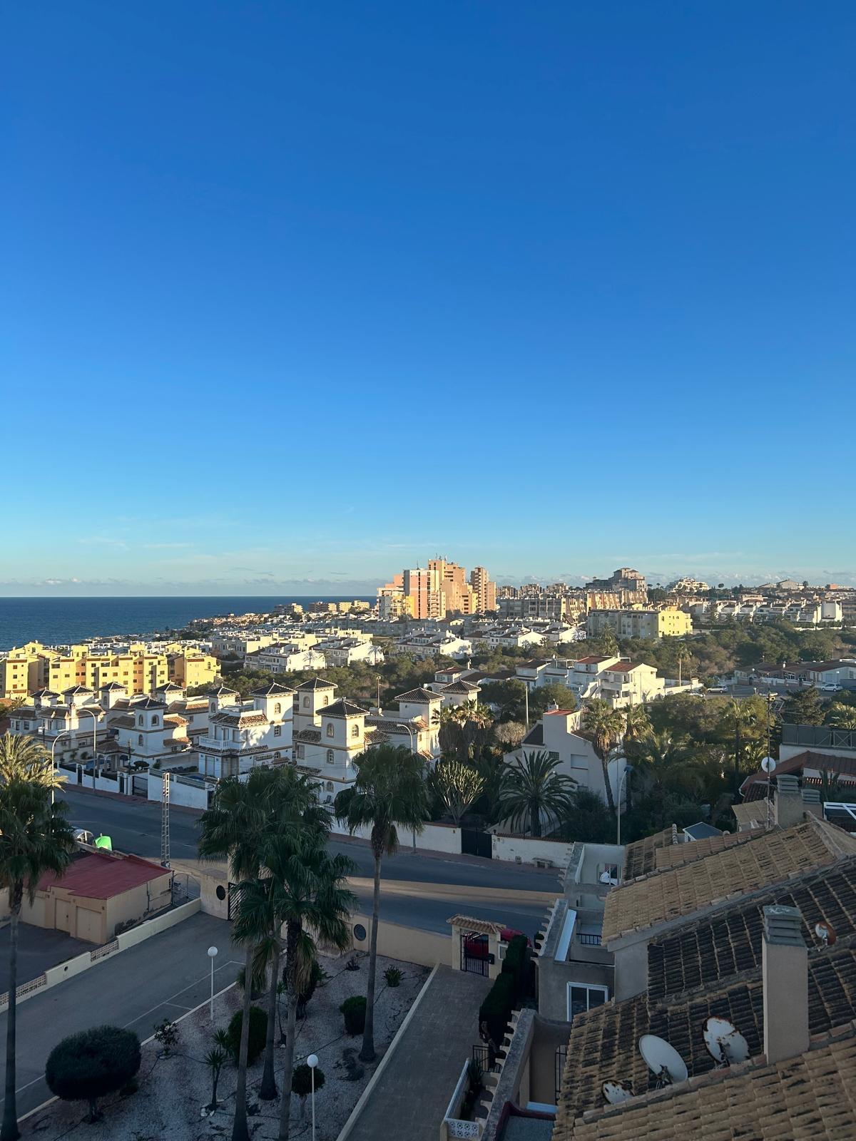 For sale - 2 Bedroom 1 Bathroom Penthouse in Torrevieja - Torreblanca  - Alicante
