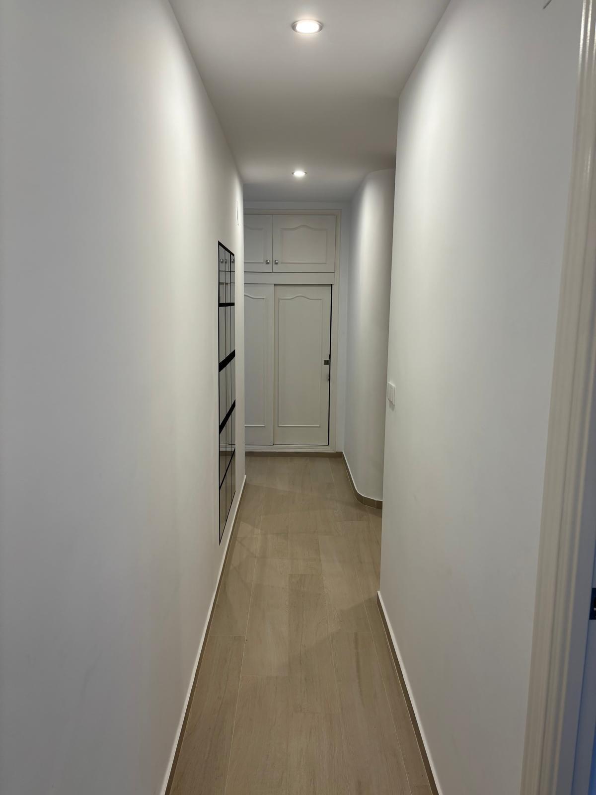 For sale - 3 Bedroom 2 Bathroom Apartment in Torrevieja - Centro  - Alicante