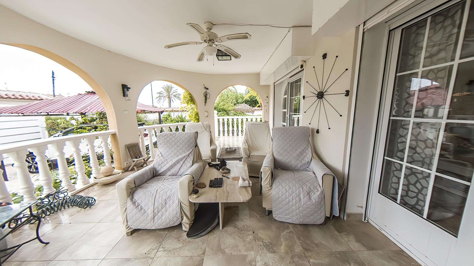 For sale - 3 Bedroom 3 Bathroom Villa in Torrevieja - Costa Blanca  - Alicante