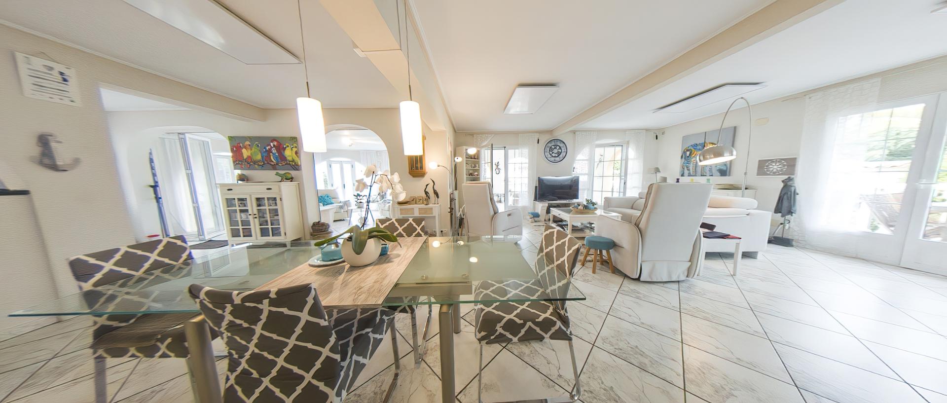 For sale - 3 Bedroom 3 Bathroom Villa in Torrevieja - Costa Blanca  - Alicante