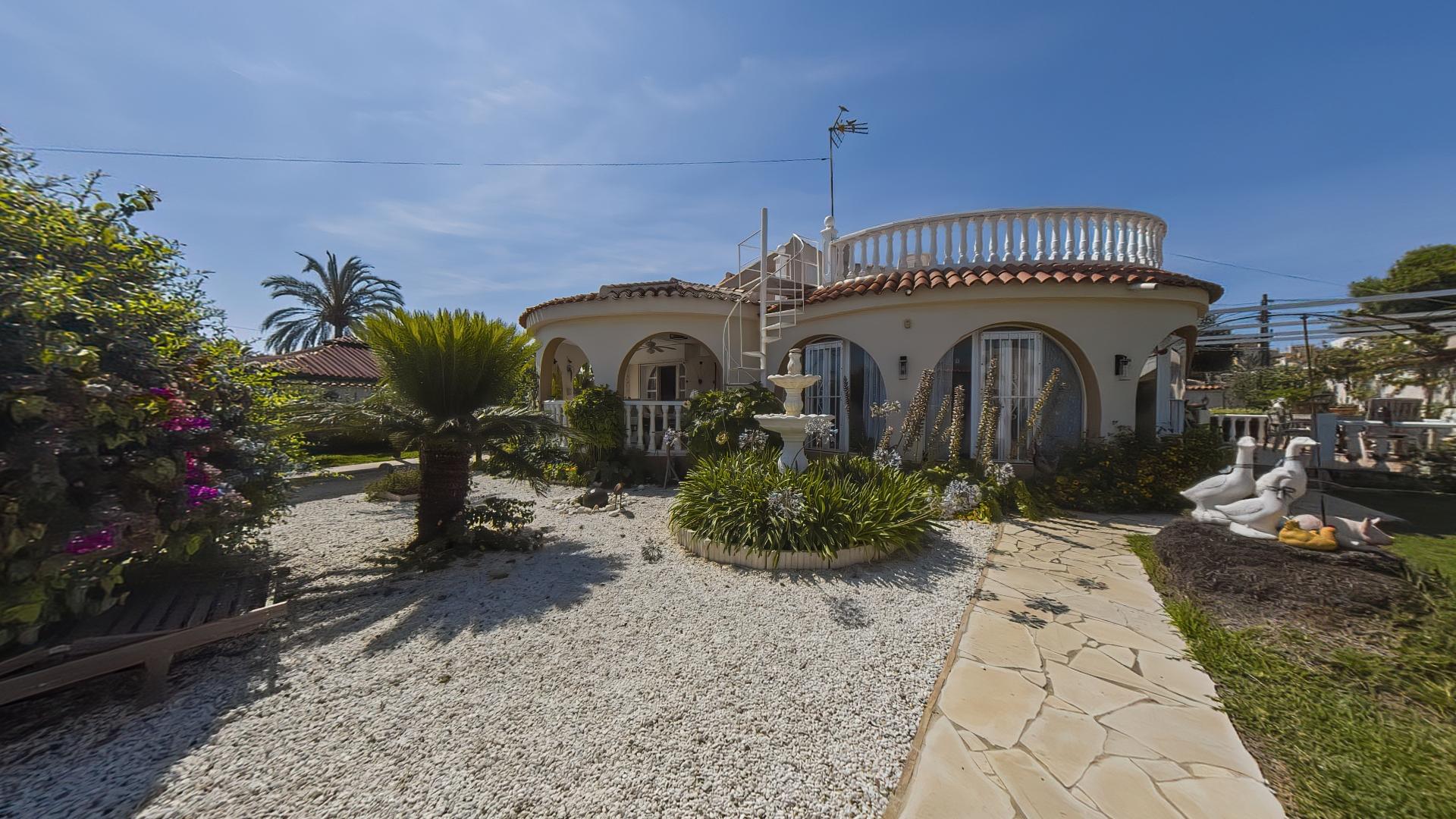 For sale - 3 Bedroom 3 Bathroom Villa in Torrevieja - Costa Blanca  - Alicante