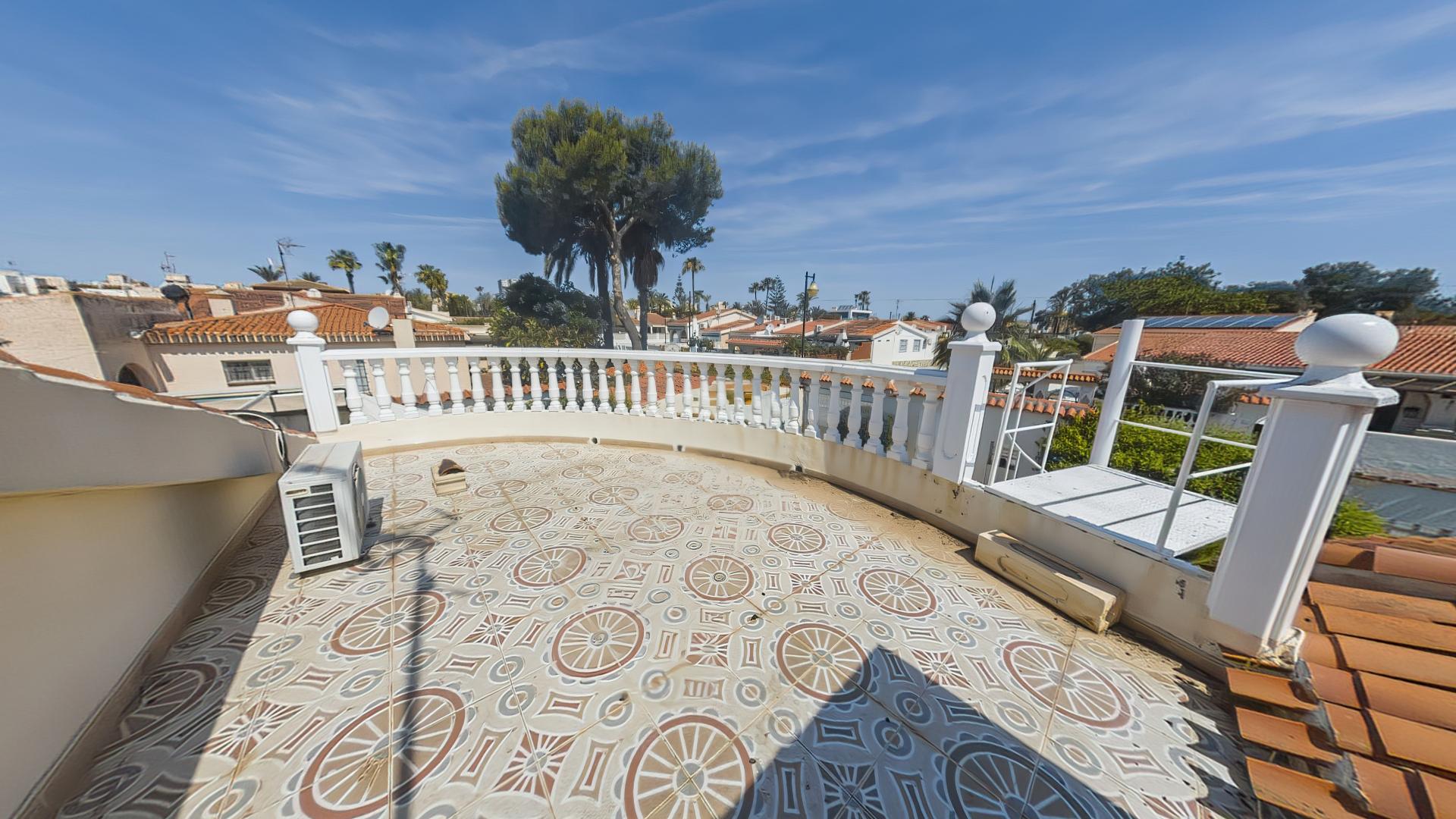 For sale - 3 Bedroom 3 Bathroom Villa in Torrevieja - Costa Blanca  - Alicante