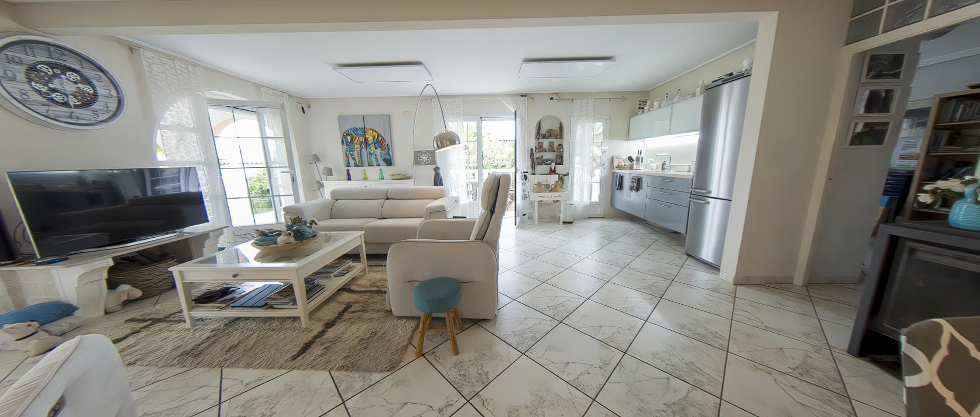 For sale - 3 Bedroom 3 Bathroom Villa in Torrevieja - Costa Blanca  - Alicante