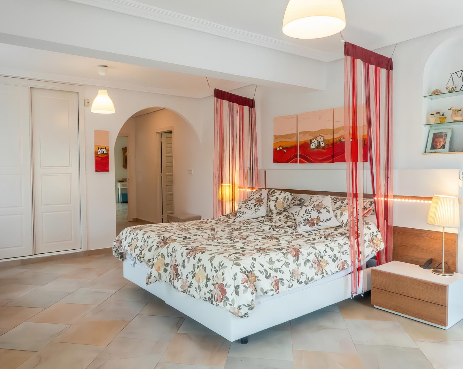 For sale - 3 Bedroom 3 Bathroom Villa in Torrevieja - Costa Blanca  - Alicante