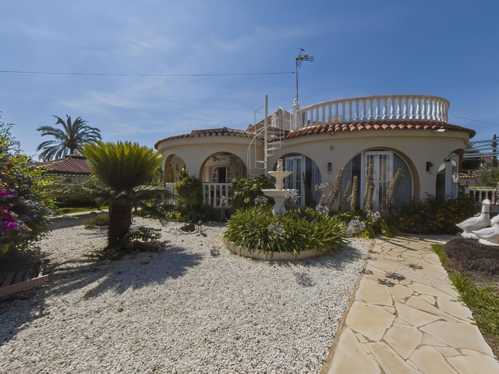 3 Bedroom 3 Bathroom Villa in Torrevieja
