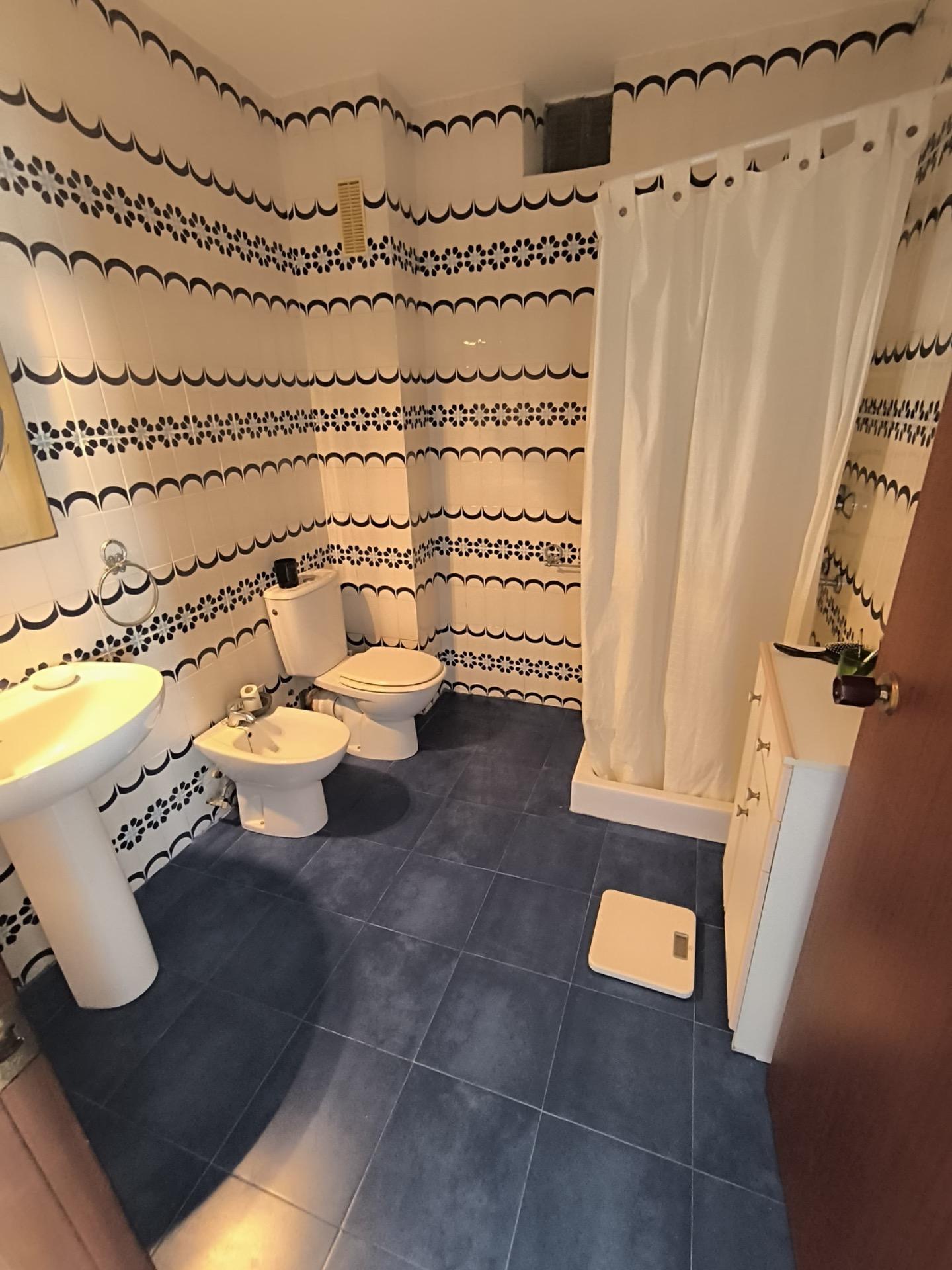 For sale - 3 Bedroom 2 Bathroom Apartment in Torrevieja - Las Piscinas Naturales  - Alicante