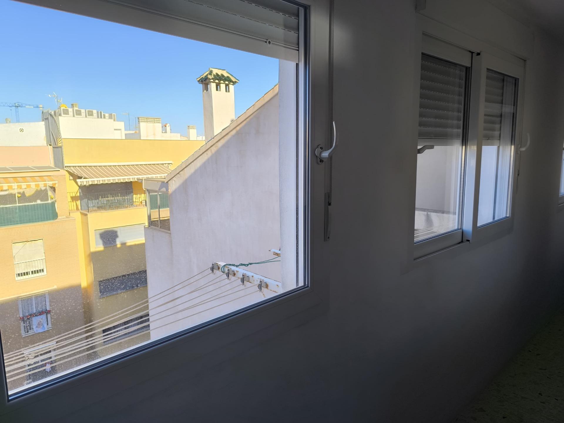 For sale - 3 Bedroom 2 Bathroom Apartment in Torrevieja - Las Piscinas Naturales  - Alicante