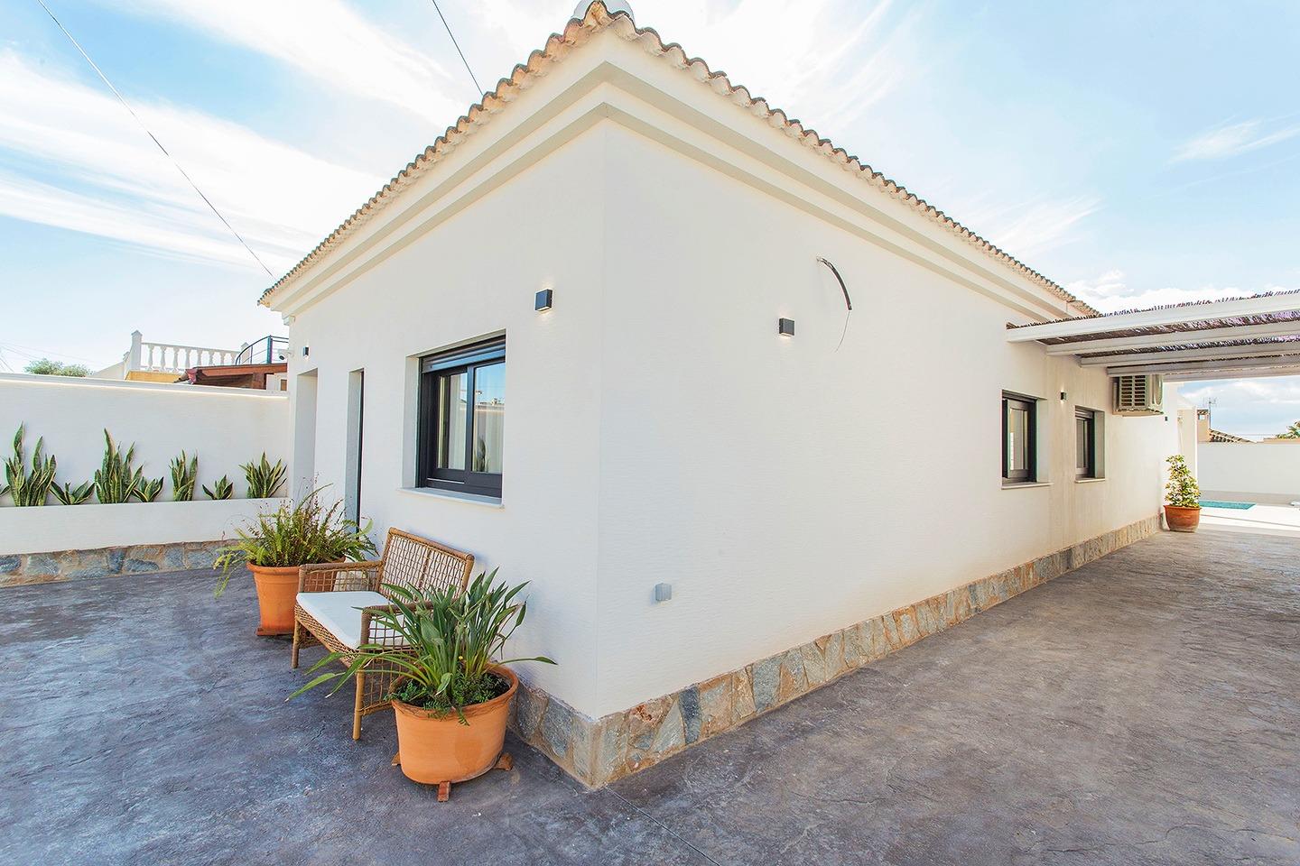 For sale - 2 Bedroom 2 Bathroom Town House in Torrevieja - La Siesta  - Alicante