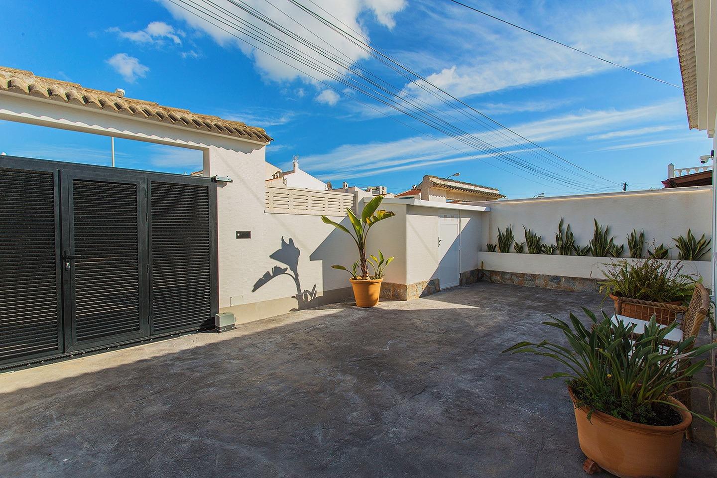 For sale - 2 Bedroom 2 Bathroom Town House in Torrevieja - La Siesta  - Alicante