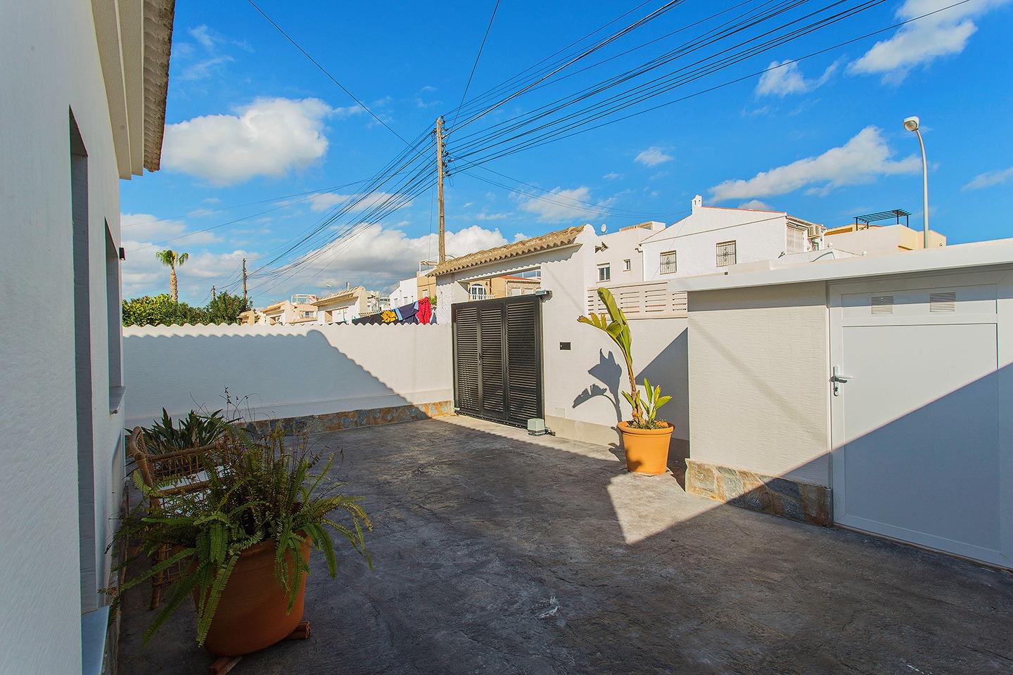 For sale - 2 Bedroom 2 Bathroom Town House in Torrevieja - La Siesta  - Alicante