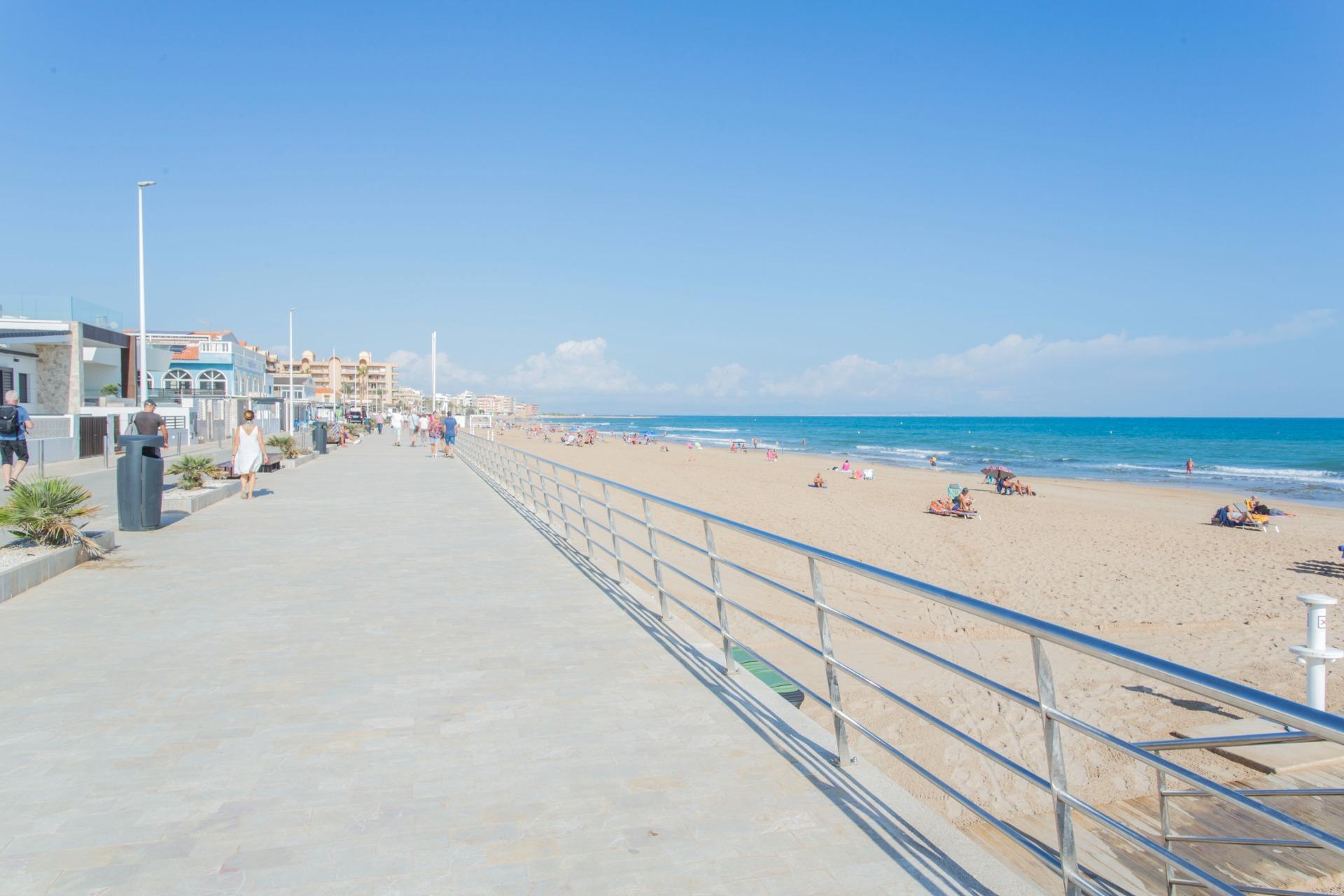 For sale - 2 Bedroom 2 Bathroom Town House in Torrevieja - La Siesta  - Alicante