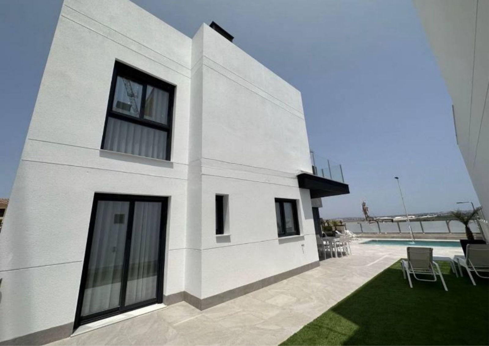 For sale - 3 Bedroom 3 Bathroom Villa in Torrevieja - Los Balcones - Los Altos Del Edén  - Alicante