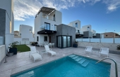 27-156-454-11-913/77549, 3 Bedroom 3 Bathroom Villa in Torrevieja