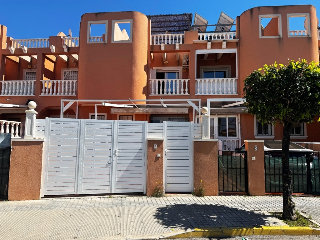 3 Bedroom 1 Bathroom Town House in Torrevieja