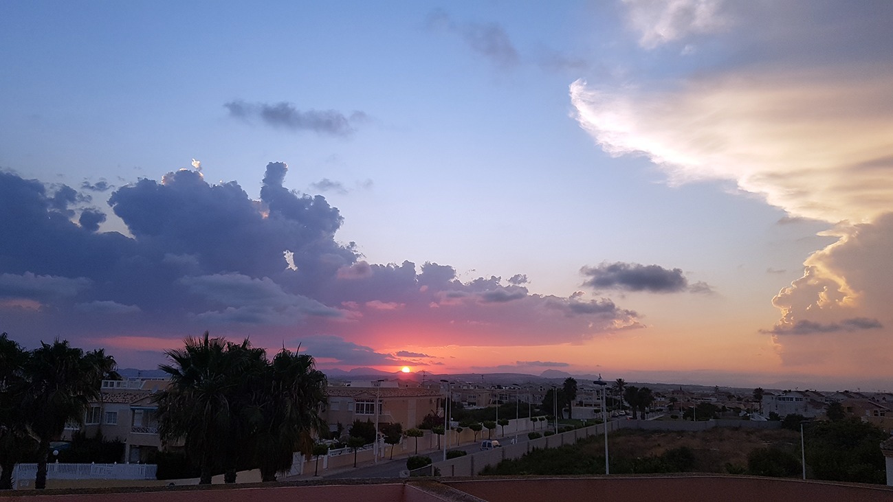 For sale - 3 Bedroom 1 Bathroom Town House in Torrevieja -  - Alicante