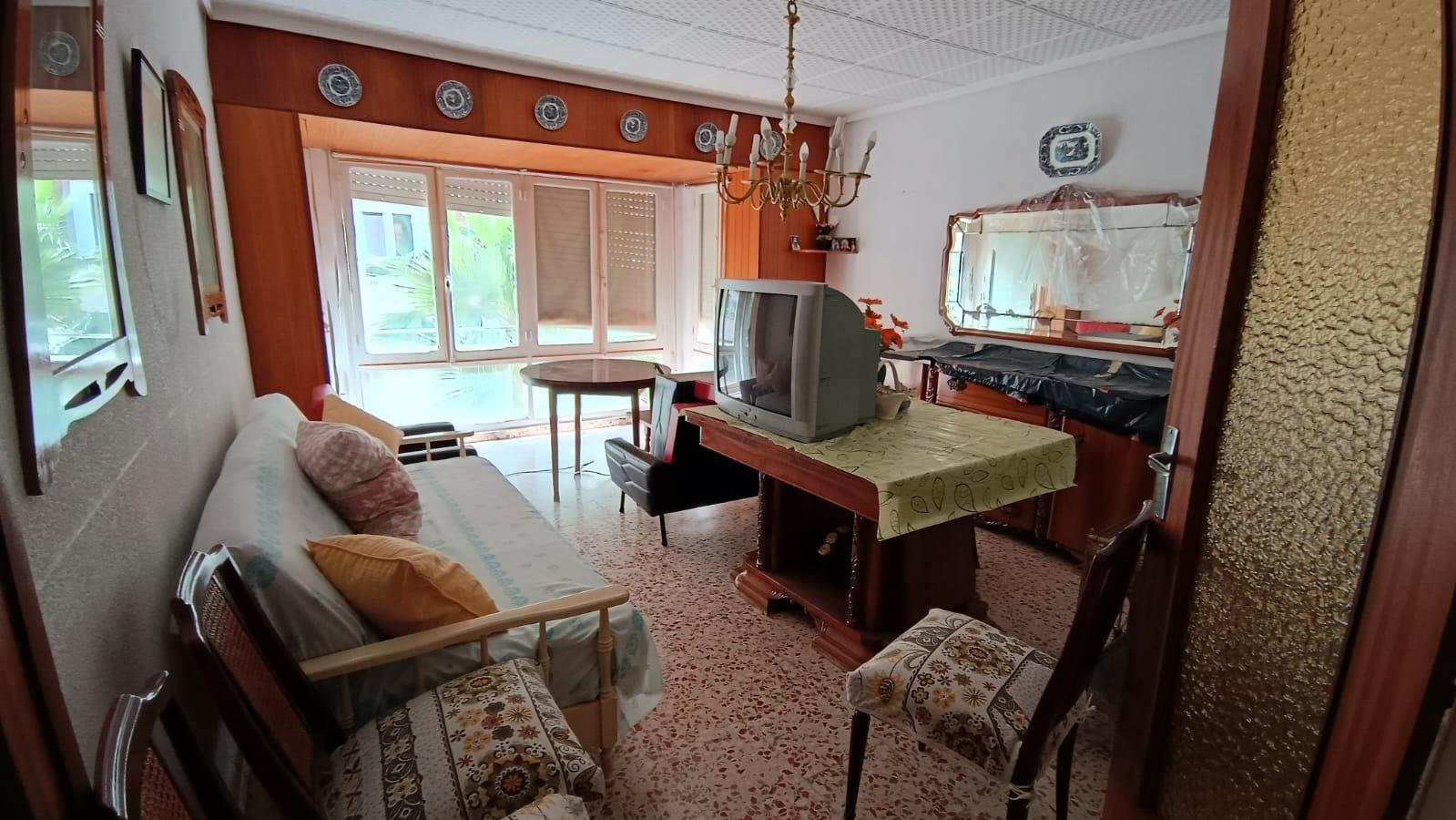 For sale - 8 Bedroom 3 Bathroom Villa in Torrevieja - Torrevieja  - Alicante