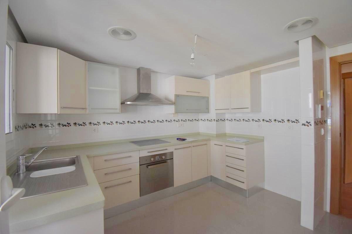 For sale - 3 Bedroom 2 Bathroom Apartment in Torrevieja - Centro - Muelle Pesquero  - Alicante