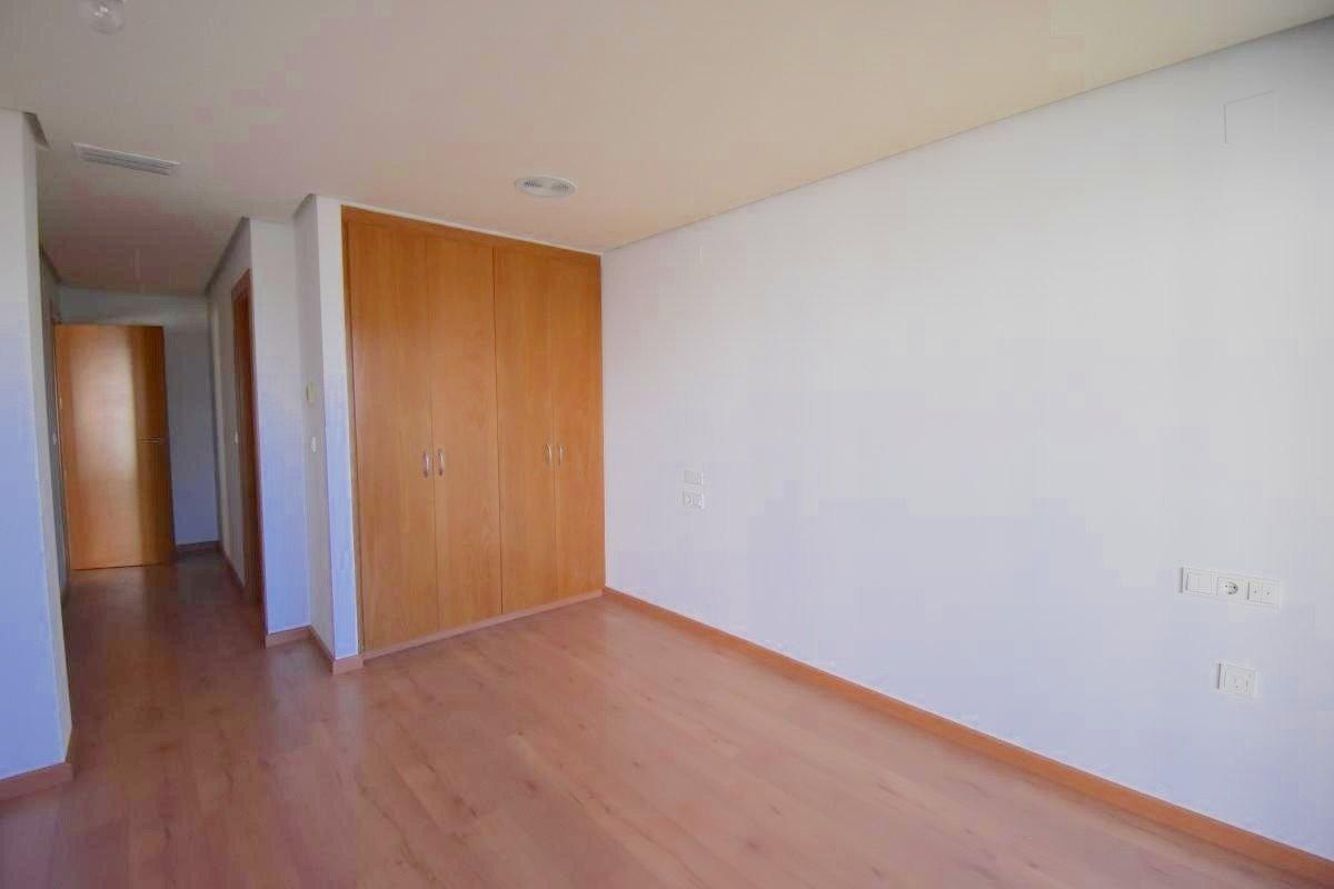 For sale - 3 Bedroom 2 Bathroom Apartment in Torrevieja - Centro - Muelle Pesquero  - Alicante