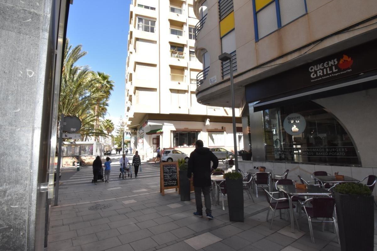 For sale - 3 Bedroom 2 Bathroom Apartment in Torrevieja - Centro - Muelle Pesquero  - Alicante