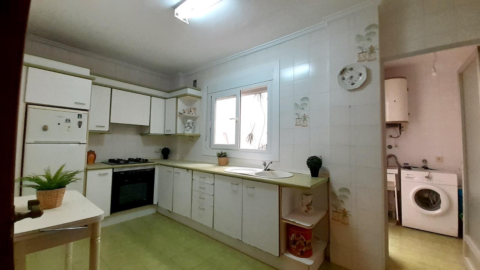 For sale - 4 Bedroom 2 Bathroom Apartment in Torrevieja - Torrevieja  - Alicante