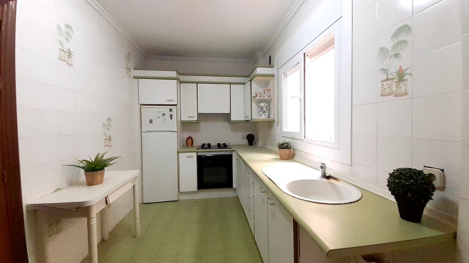 For sale - 4 Bedroom 2 Bathroom Apartment in Torrevieja - Torrevieja  - Alicante
