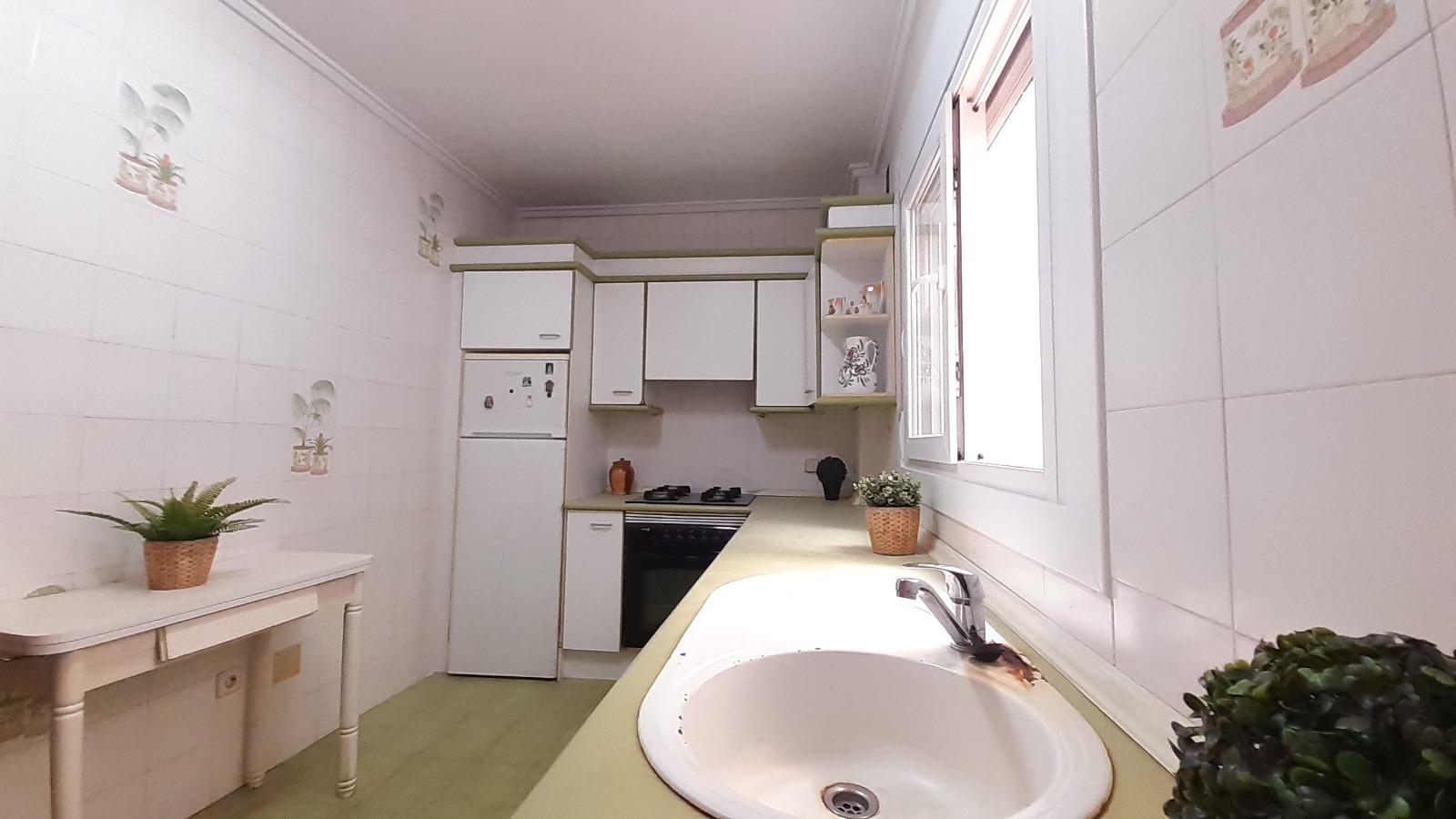 For sale - 4 Bedroom 2 Bathroom Apartment in Torrevieja - Torrevieja  - Alicante