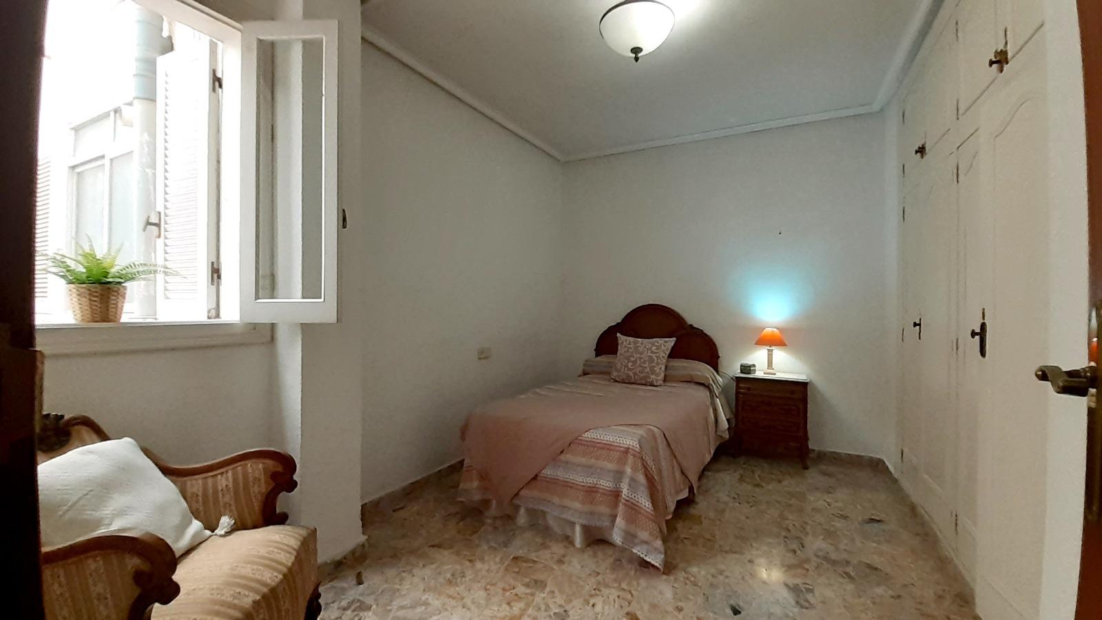 For sale - 4 Bedroom 2 Bathroom Apartment in Torrevieja - Torrevieja  - Alicante