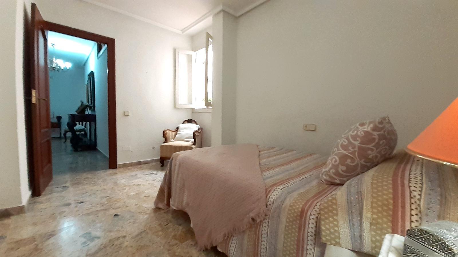 For sale - 4 Bedroom 2 Bathroom Apartment in Torrevieja - Torrevieja  - Alicante