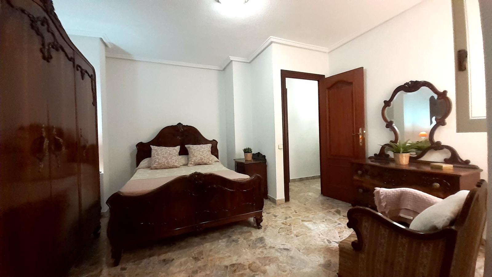 For sale - 4 Bedroom 2 Bathroom Apartment in Torrevieja - Torrevieja  - Alicante