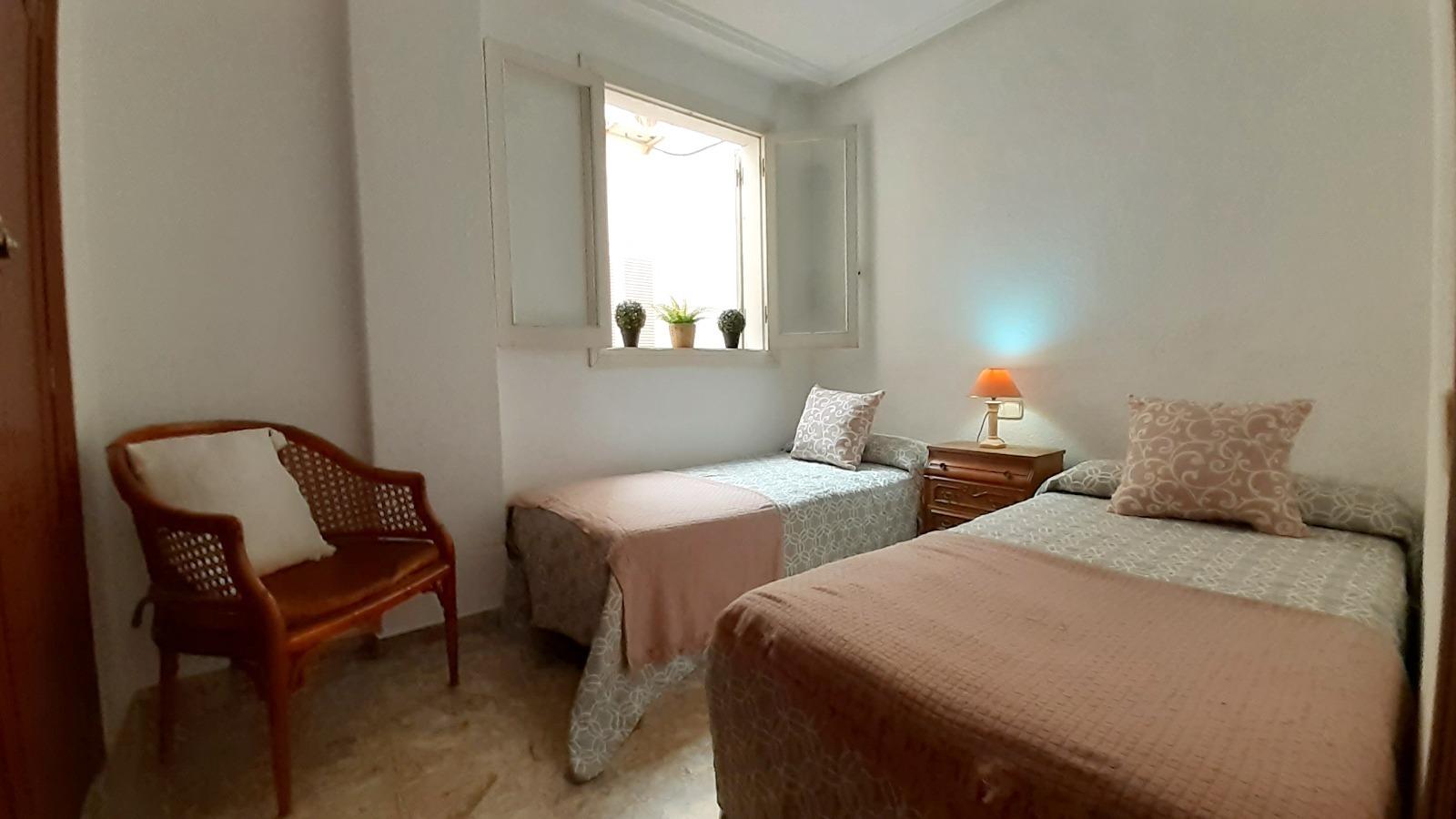 For sale - 4 Bedroom 2 Bathroom Apartment in Torrevieja - Torrevieja  - Alicante