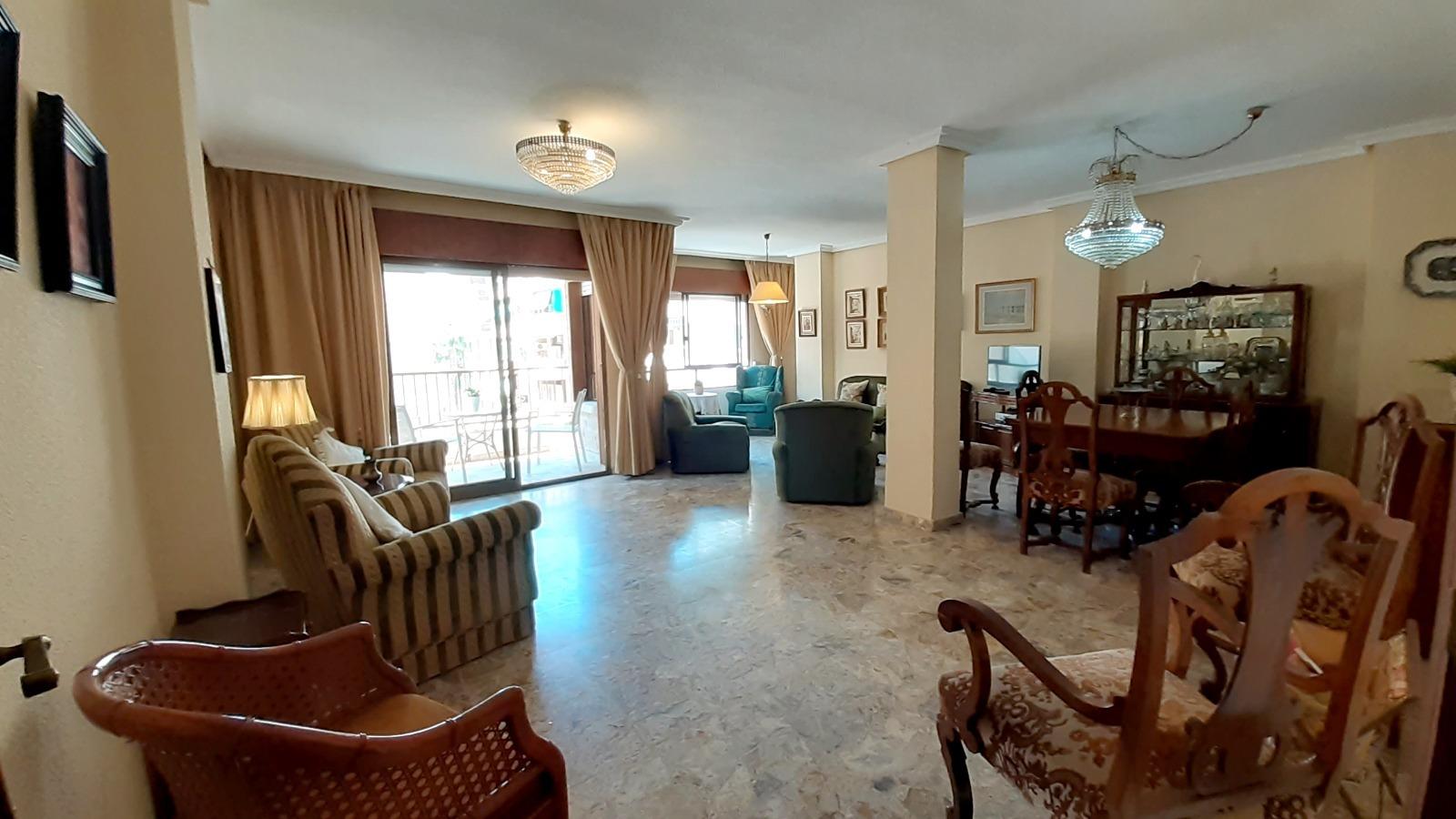 For sale - 4 Bedroom 2 Bathroom Apartment in Torrevieja - Torrevieja  - Alicante