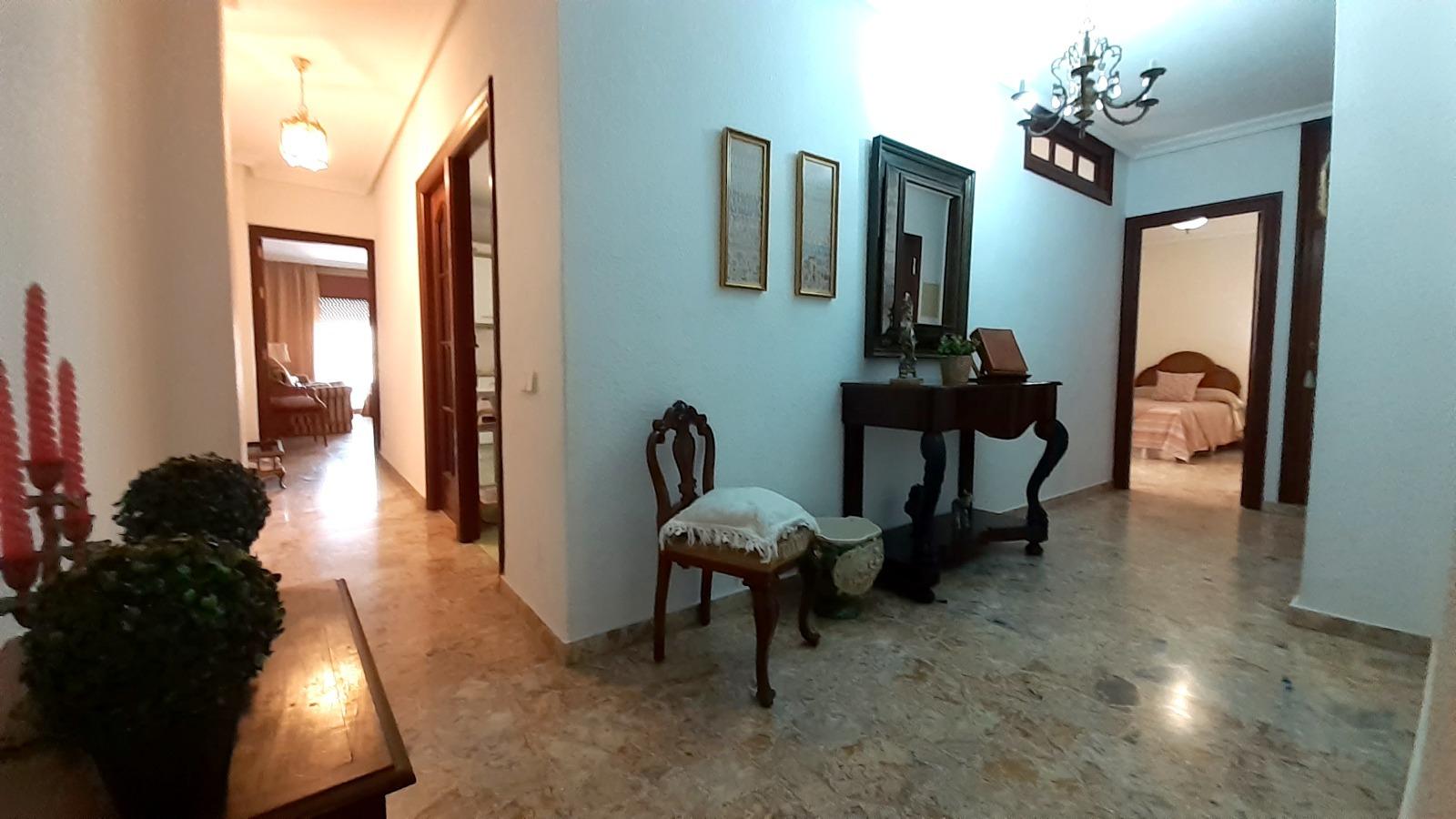 For sale - 4 Bedroom 2 Bathroom Apartment in Torrevieja - Torrevieja  - Alicante