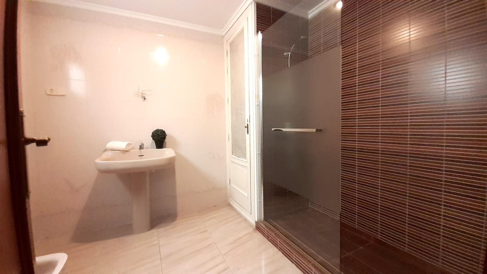 For sale - 4 Bedroom 2 Bathroom Apartment in Torrevieja - Torrevieja  - Alicante